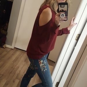 🖤 DONATED🖤One cold shoulder top.